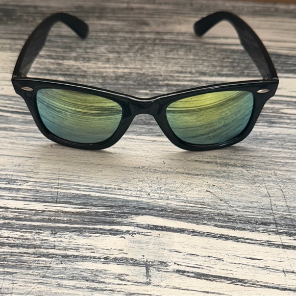 Ray-Ban sunglasses and case - Picture 2 of 11